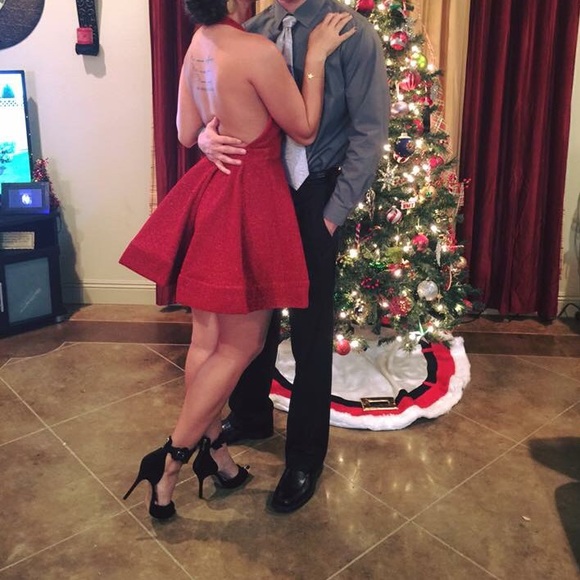 Red holiday dress - Picture 1 of 3